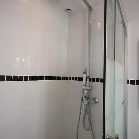 Republique-nice And Bright Flat With Balcony