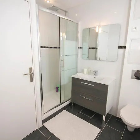 Apartment Republique-nice And Bright Flat With Balcony *