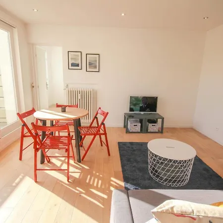 Apartment Republique-nice And Bright Flat With Balcony *