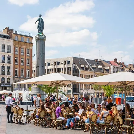 Republique-nice And Bright Flat With Balcony Apartment *